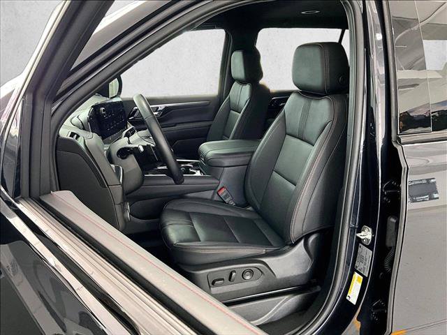 Used 2025 Chevrolet Suburban RST RWD image 27