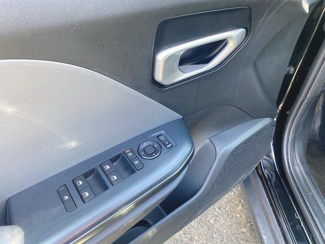 Used 2025 Kia K4 FWD image 22