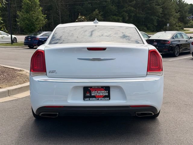 Used 2017 Chrysler 300 Limited w/ Value Package RWD image 9