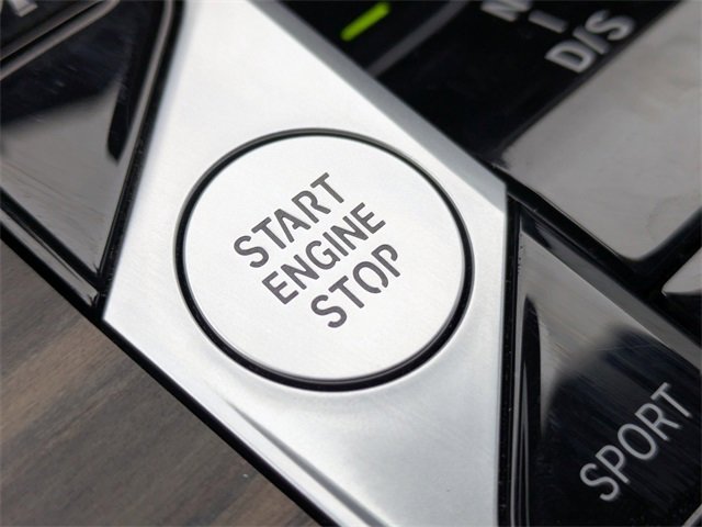 Used 2025 BMW X7 M60i w/ M Sport Professional Package image 31