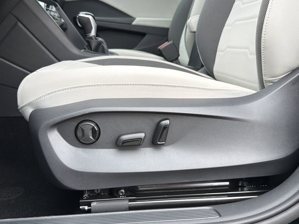New 2026 Volkswagen Taos SE FWD image 21