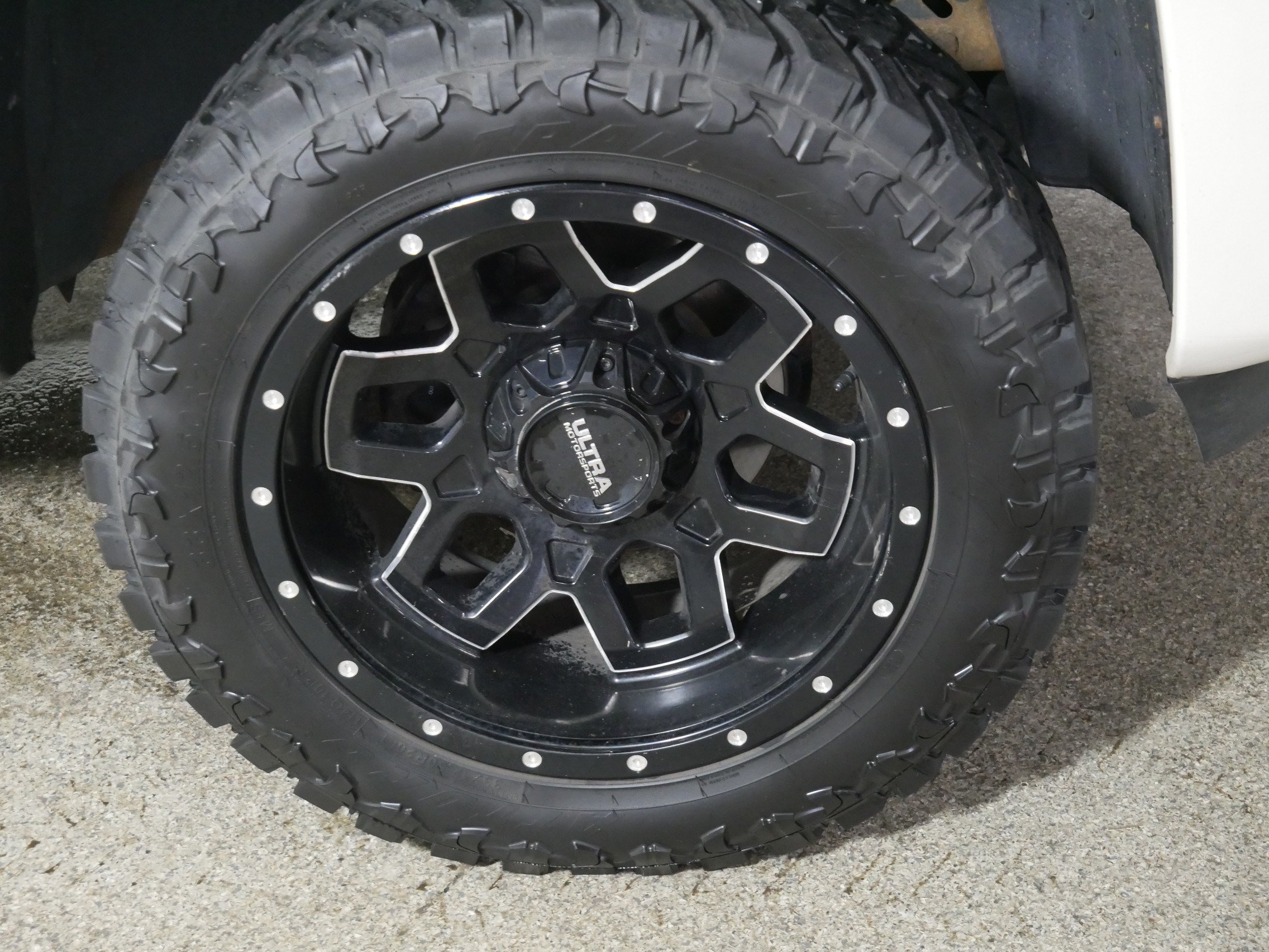 Used 2013 Chevrolet Silverado 1500 LTZ w/ LTZ White Diamond Edition AWD/4WD image 15