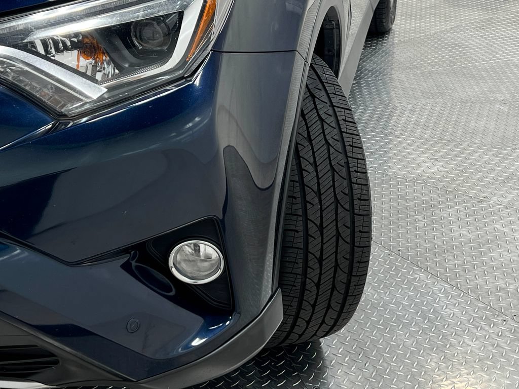 Used 2018 Toyota RAV4 Limited AWD/4WD image 37