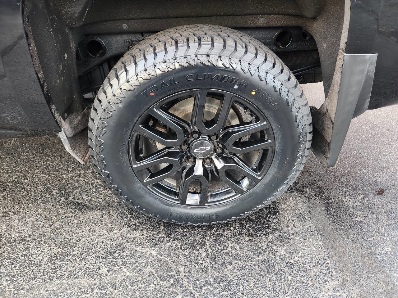 Used 2018 Chevrolet Silverado 1500 LT w/ All Star Edition image 11