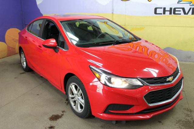 Used 2016 Chevrolet Cruze LT w/ Sun And Sound Package FWD image 4