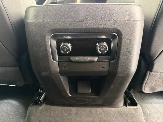 New 2026 Chevrolet Suburban LS w/ Max Trailering Package AWD/4WD image 32