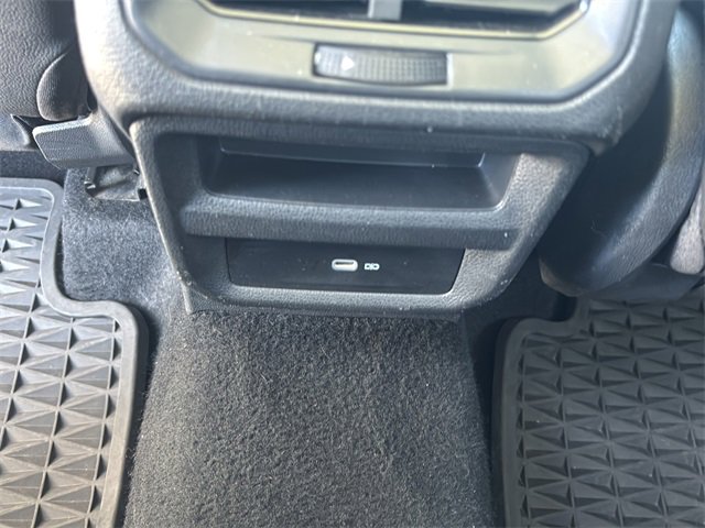 Used 2022 Volkswagen Taos SE w/ Panoramic Sunroof Package image 16