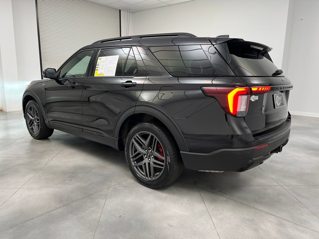 Used 2025 Ford Explorer ST-Line w/ ST-Line Street Pack AWD/4WD image 5