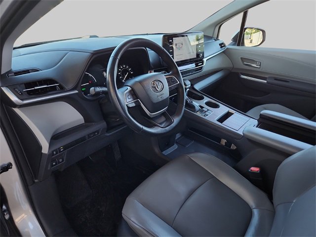 Used 2022 Toyota Sienna XLE image 23