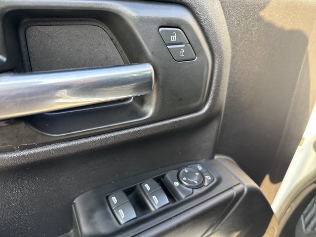Used 2024 Chevrolet Silverado 1500 Custom Trail Boss w/ LPO, Dark Essentials Package AWD/4WD image 17