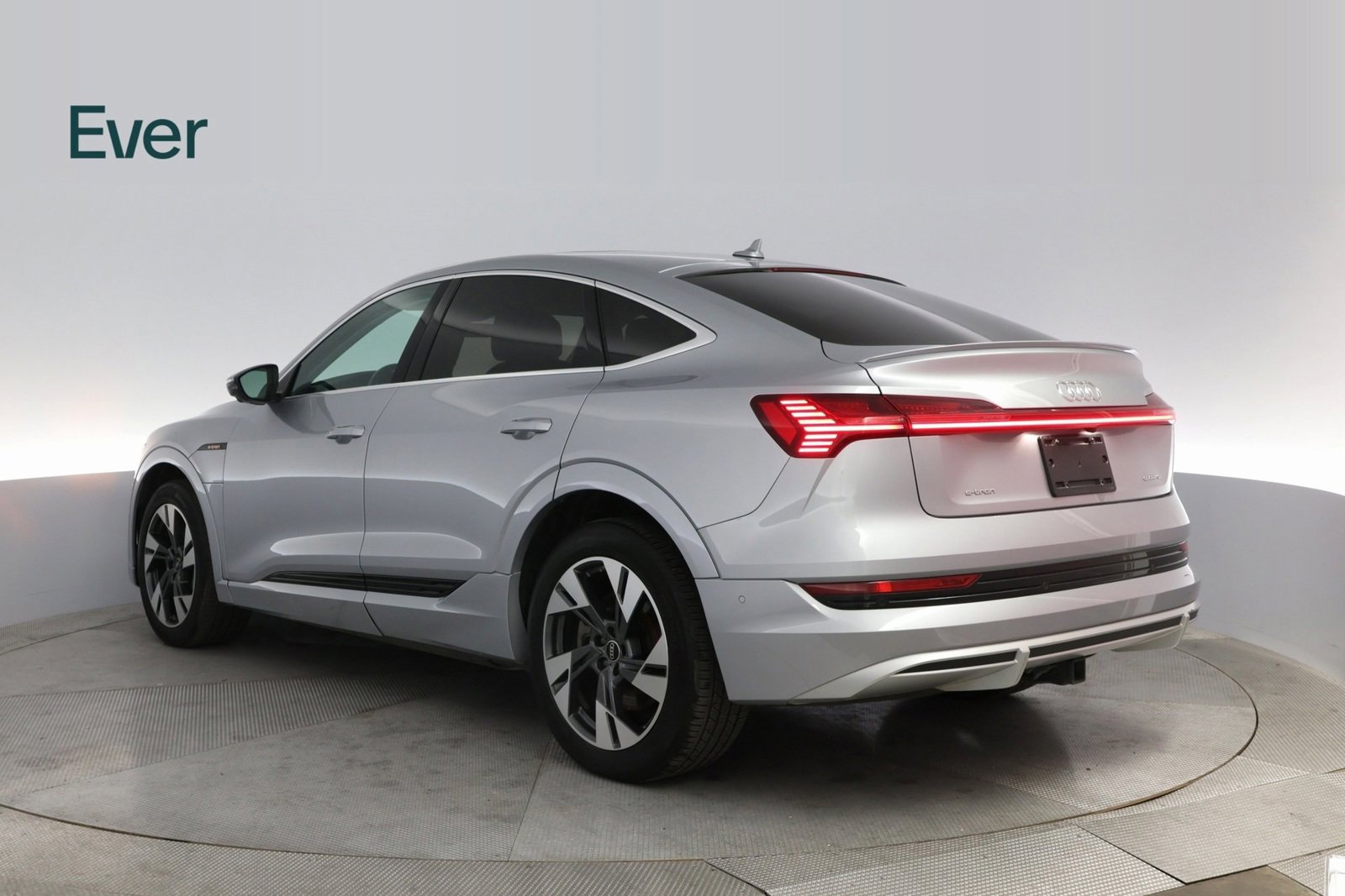 Used 2022 Audi e-tron Premium Plus image 14