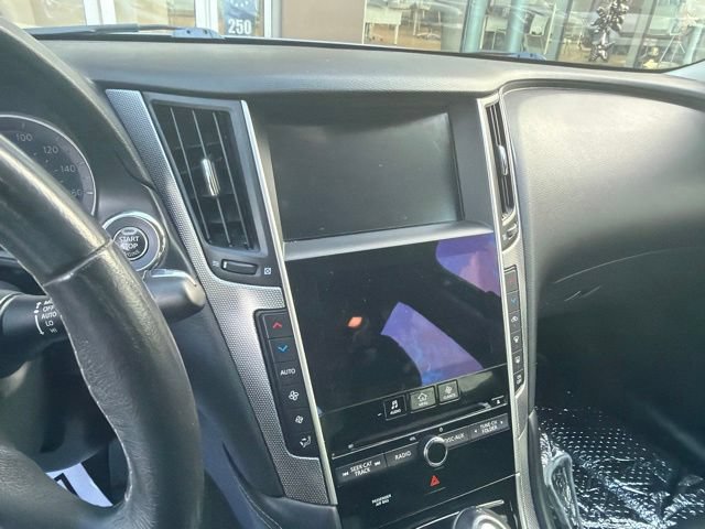 Used 2017 INFINITI Q50 2.0t w/ Moonroof Package RWD image 4