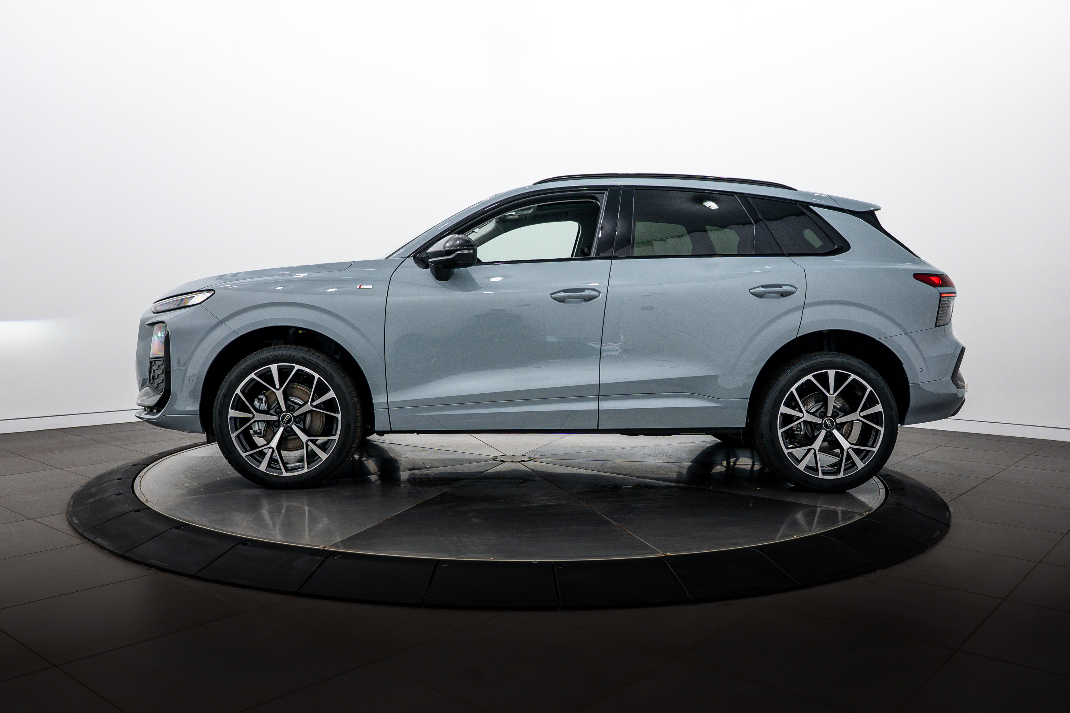 New 2026 Audi Q3 quattro 2.0T AWD/4WD image 7