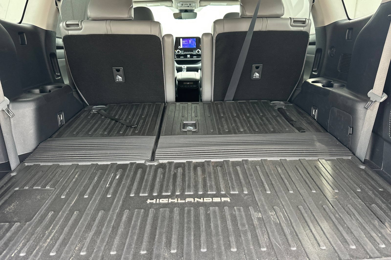 Used 2023 Toyota Highlander XLE AWD/4WD image 17