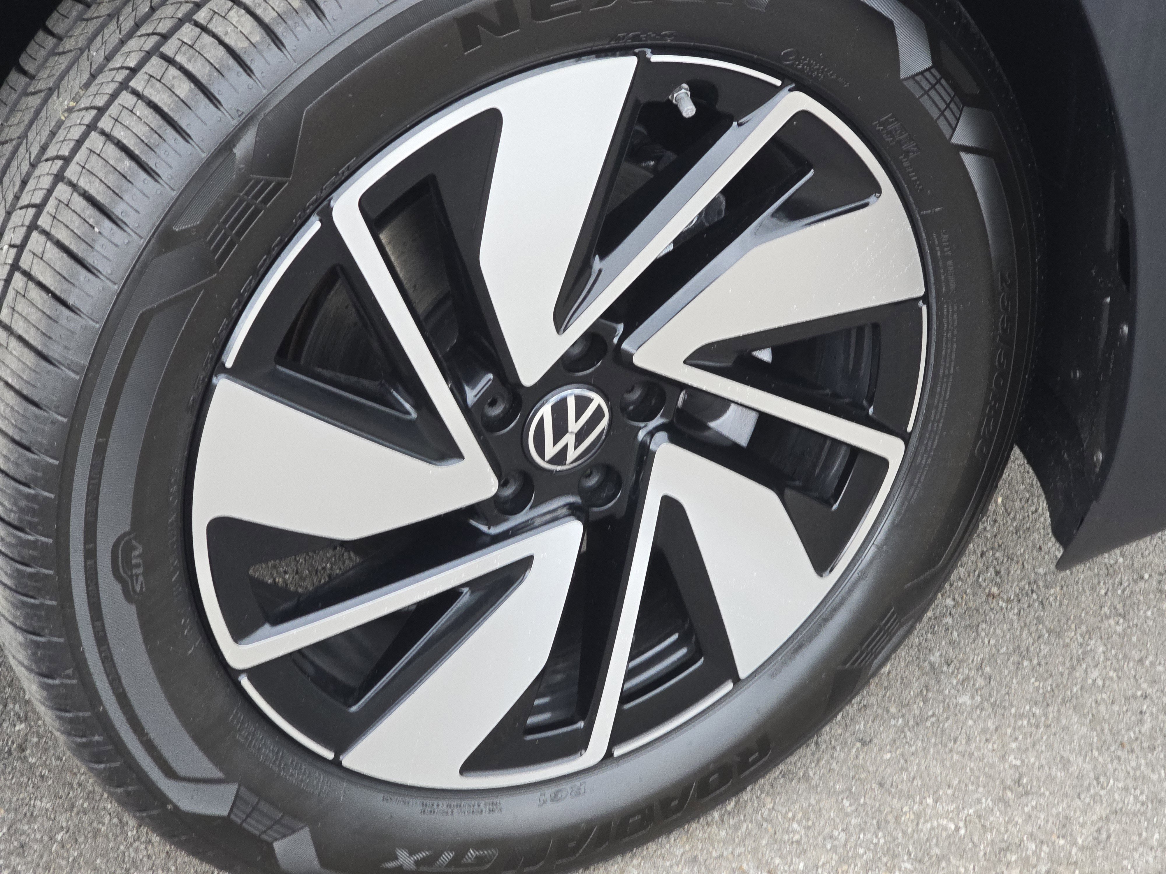 New 2026 Volkswagen Atlas SE image 14