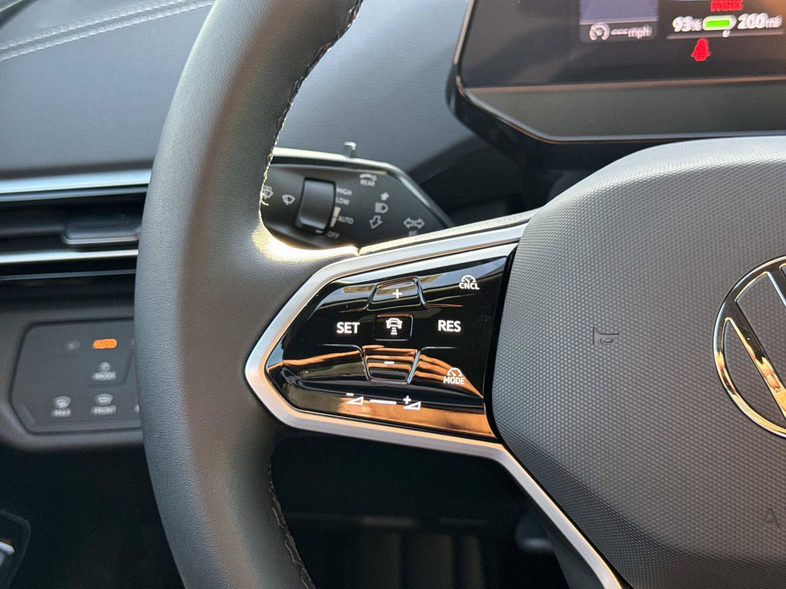 New 2025 Volkswagen ID.4 Pro image 17