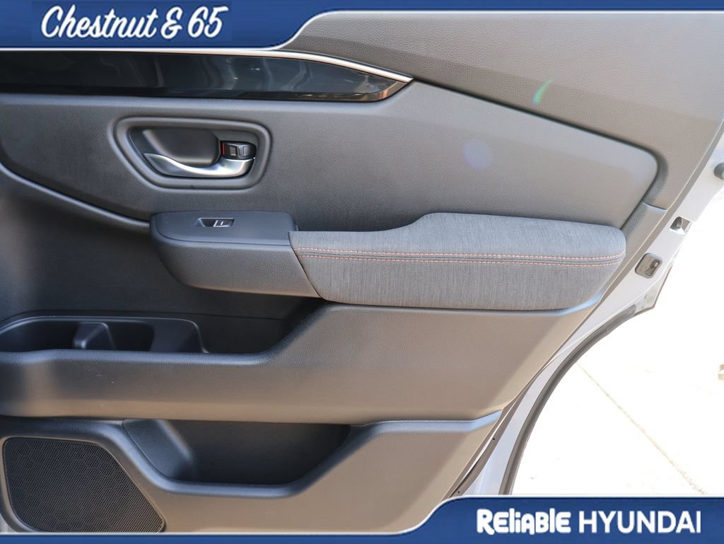 Used 2025 Honda Pilot Sport image 11