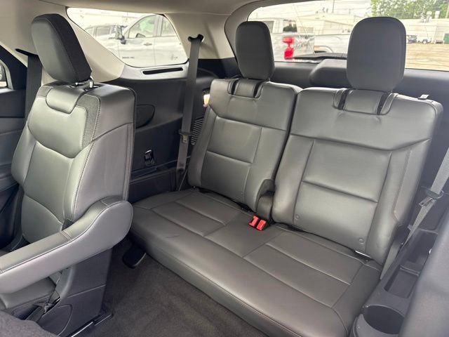 Used 2025 Ford Explorer Active w/ Active Comfort Package RWD image 14