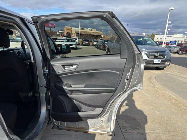 Used 2021 Ford Edge SE image 24