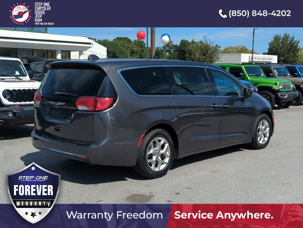 Used 2019 Chrysler Pacifica Touring Plus w/ Tire & Wheel Group FWD image 6