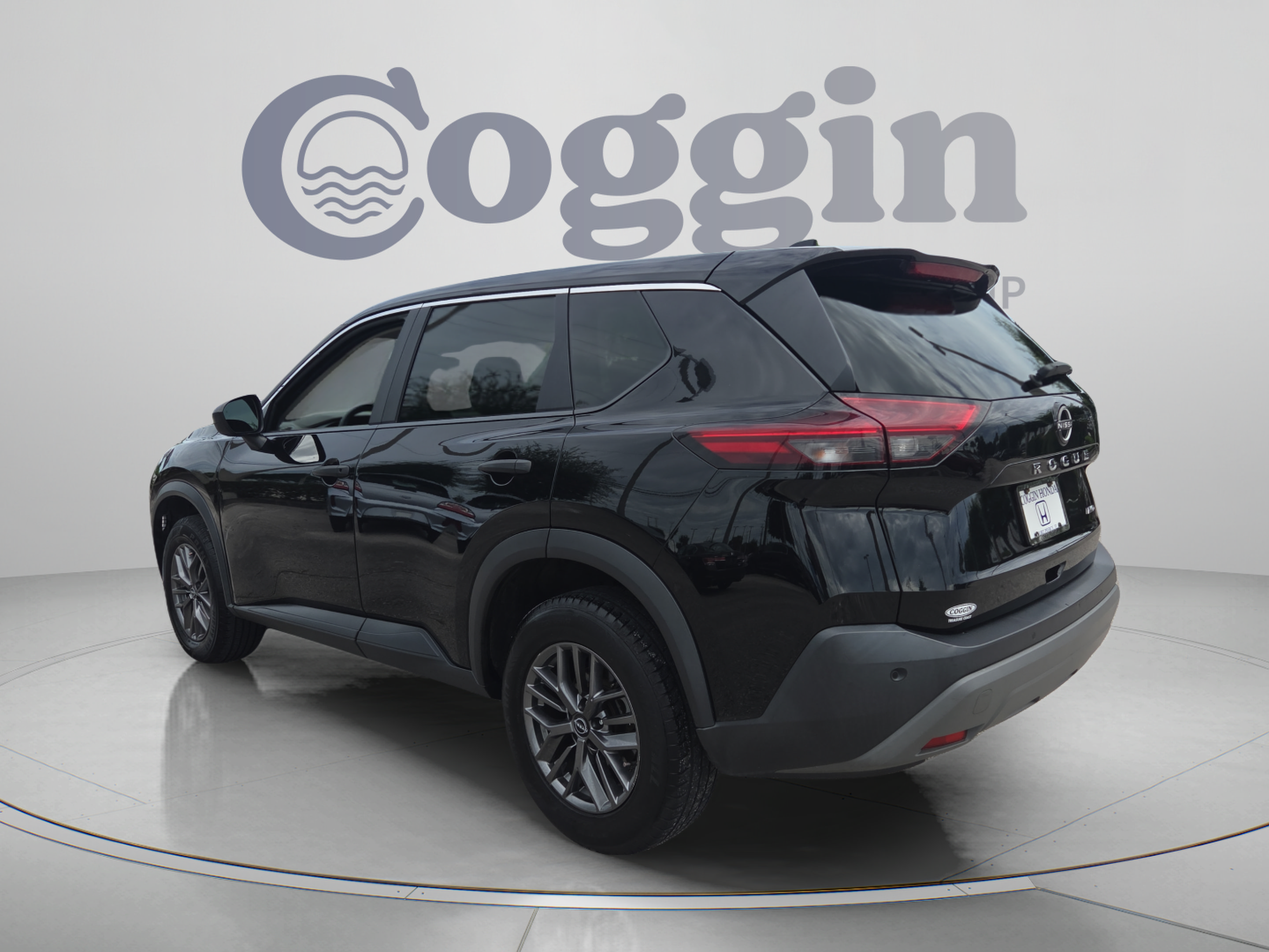 Used 2023 Nissan Rogue S AWD/4WD image 3