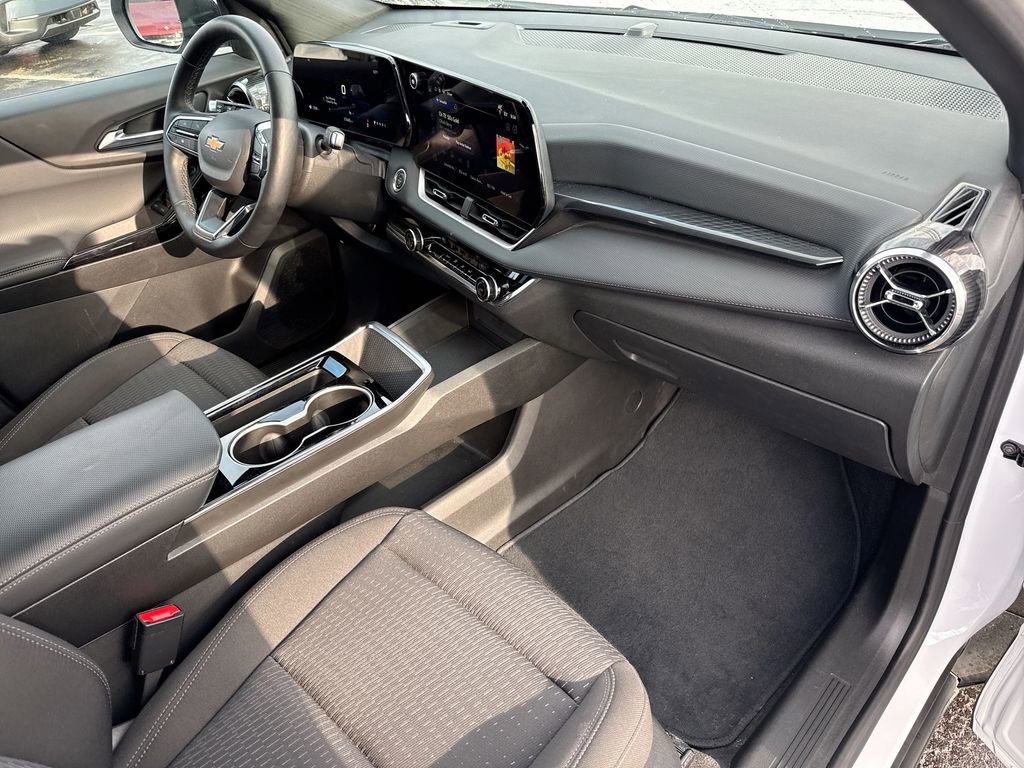 Used 2025 Chevrolet Equinox LT image 29