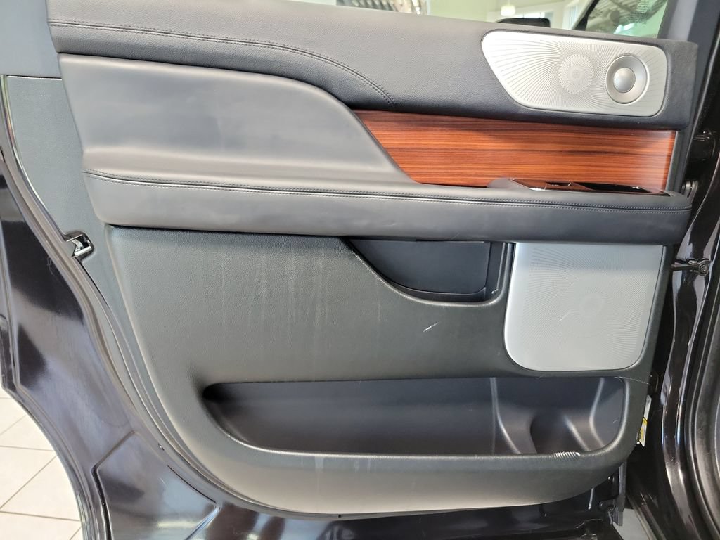 Used 2024 Lincoln Navigator L Reserve AWD/4WD image 32