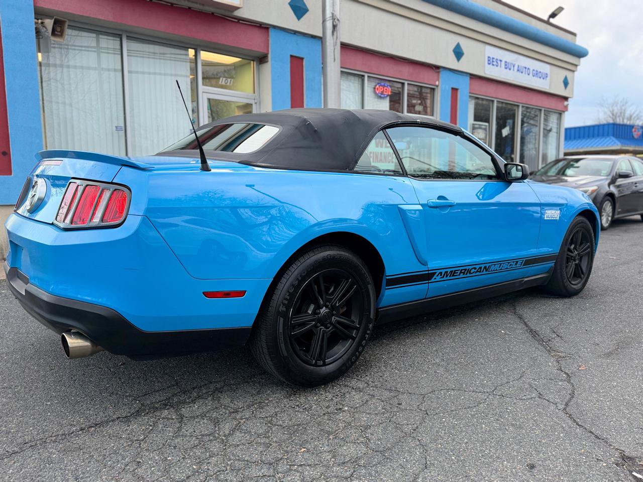 Used 2012 Ford Mustang V6 Convertible RWD image 7
