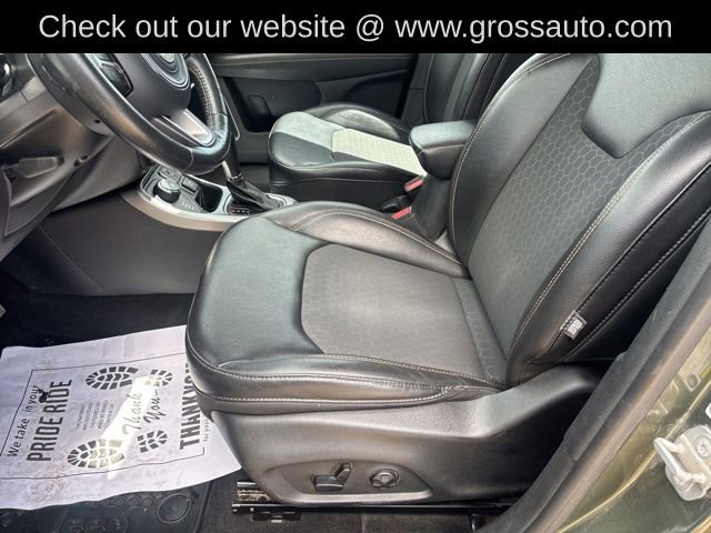 Used 2019 Jeep Compass Latitude w/ Cold Weather Group AWD/4WD image 9