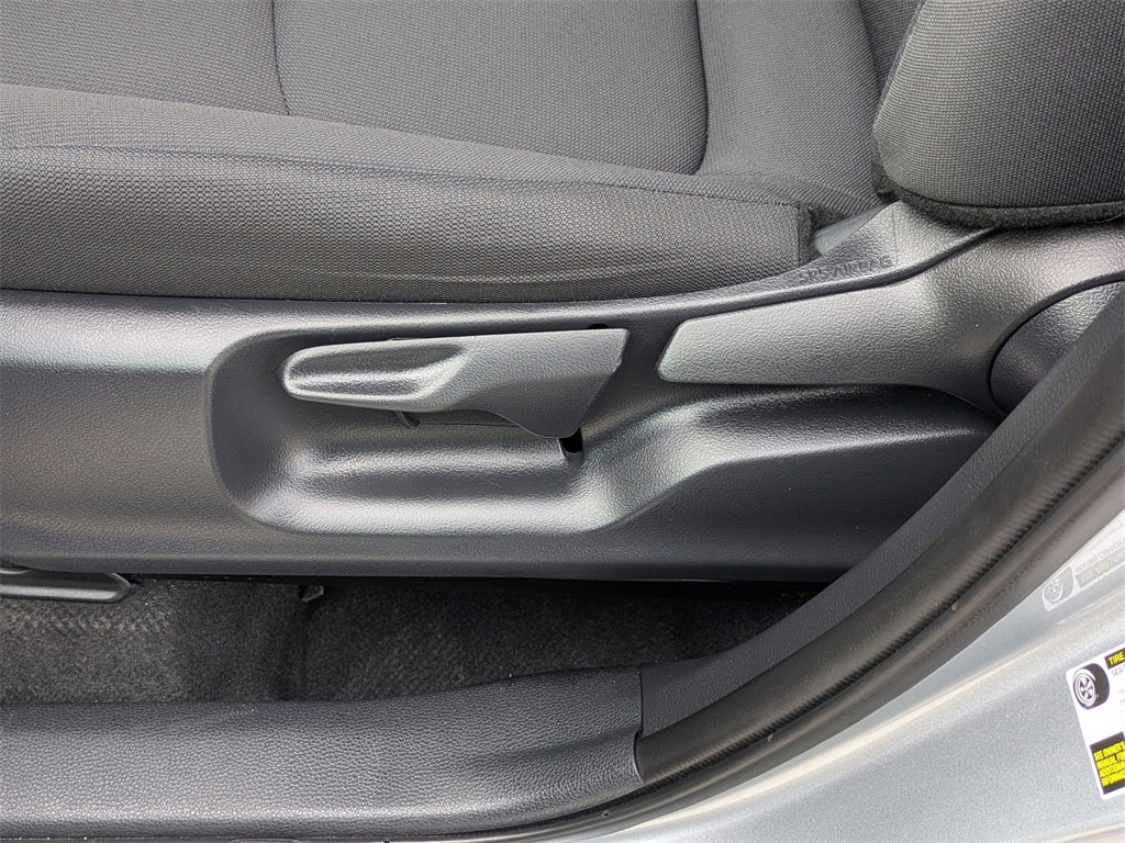 Used 2025 Toyota Corolla Cross LE image 14