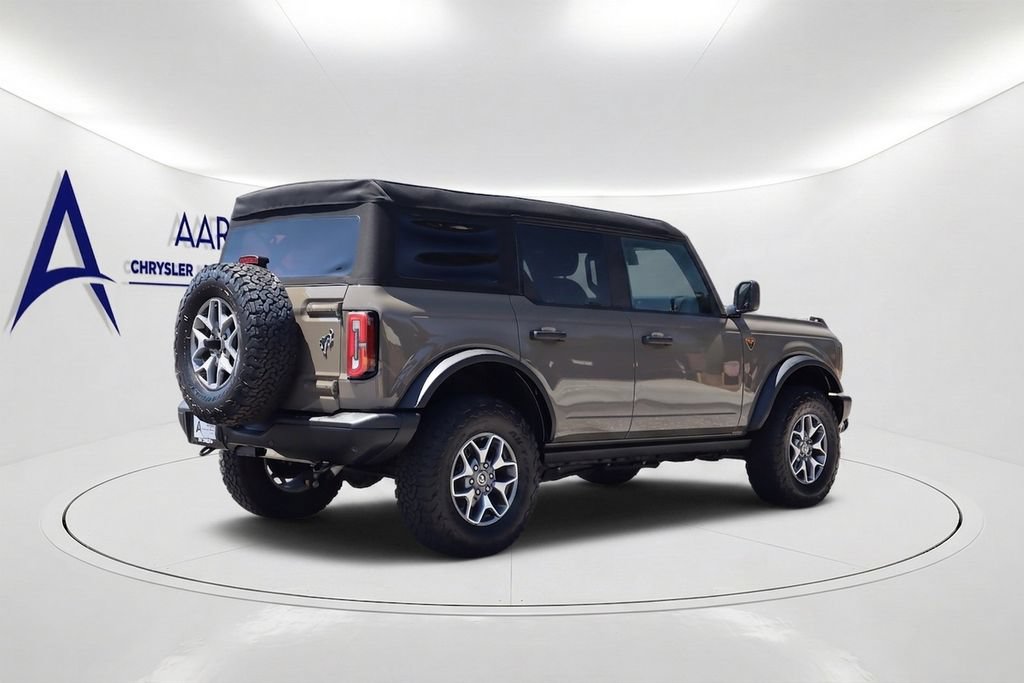 Used 2025 Ford Bronco Badlands AWD/4WD image 4