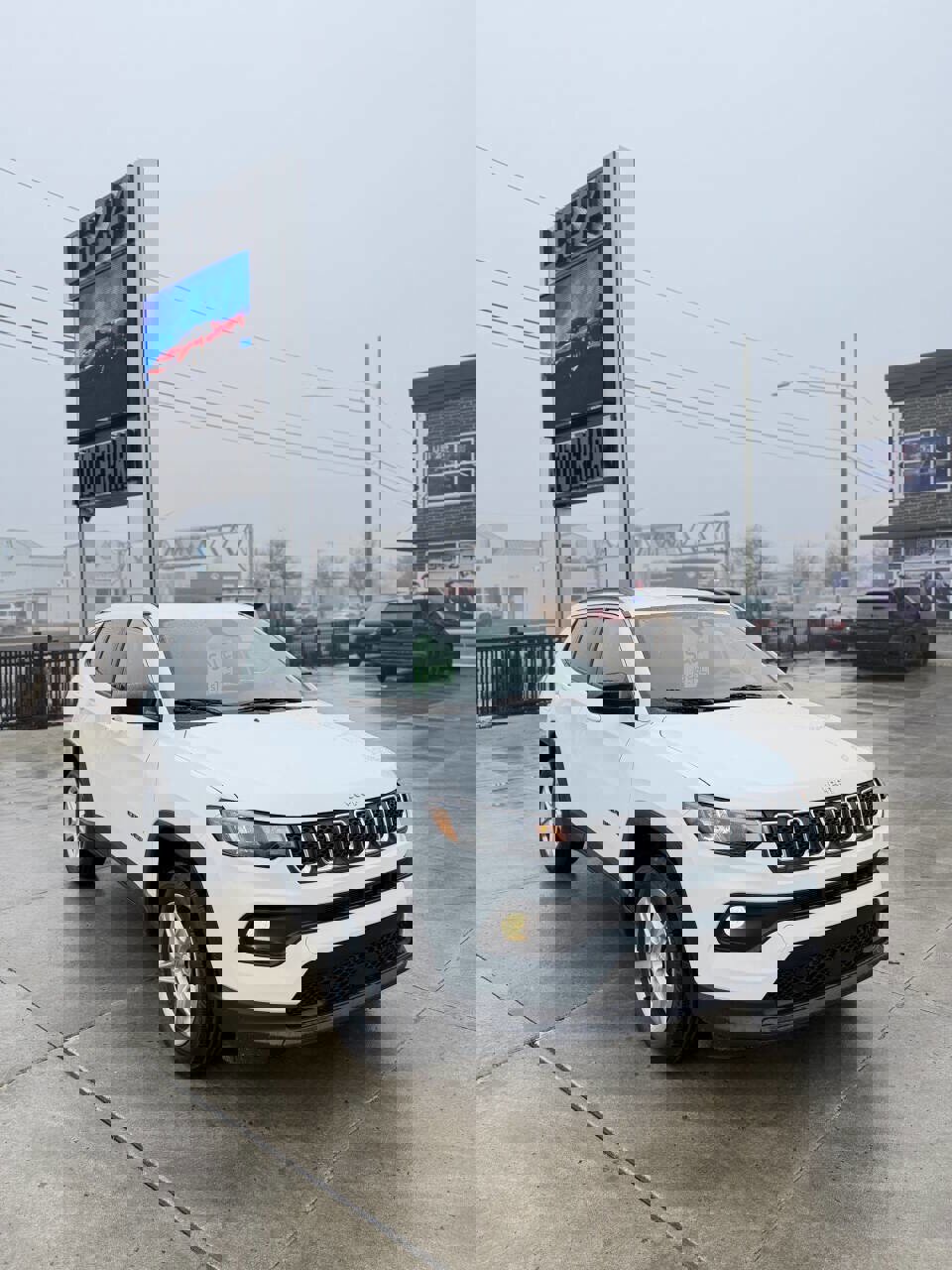 Used 2024 Jeep Compass Latitude image 1