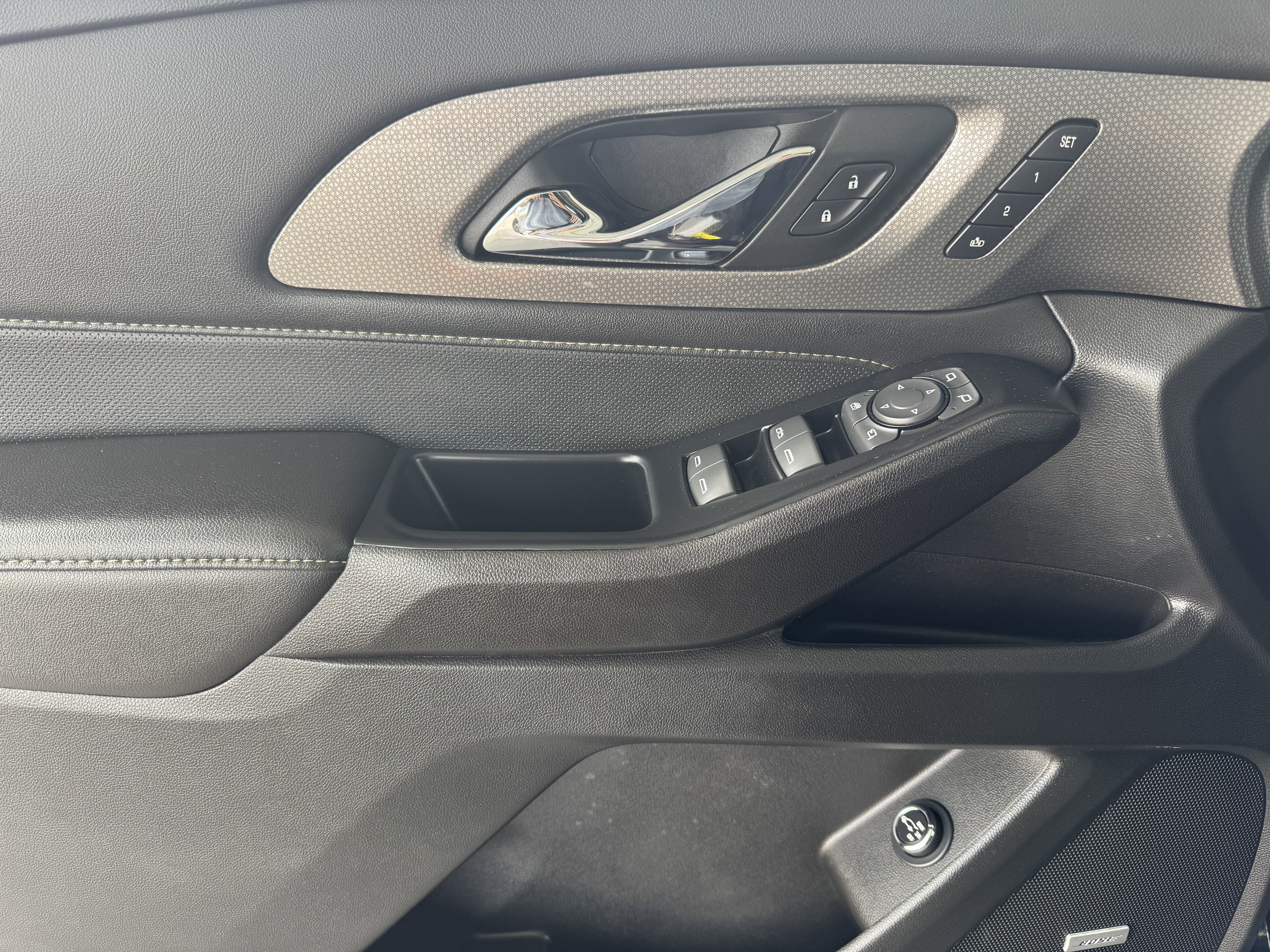Used 2023 Chevrolet Traverse Premier image 9