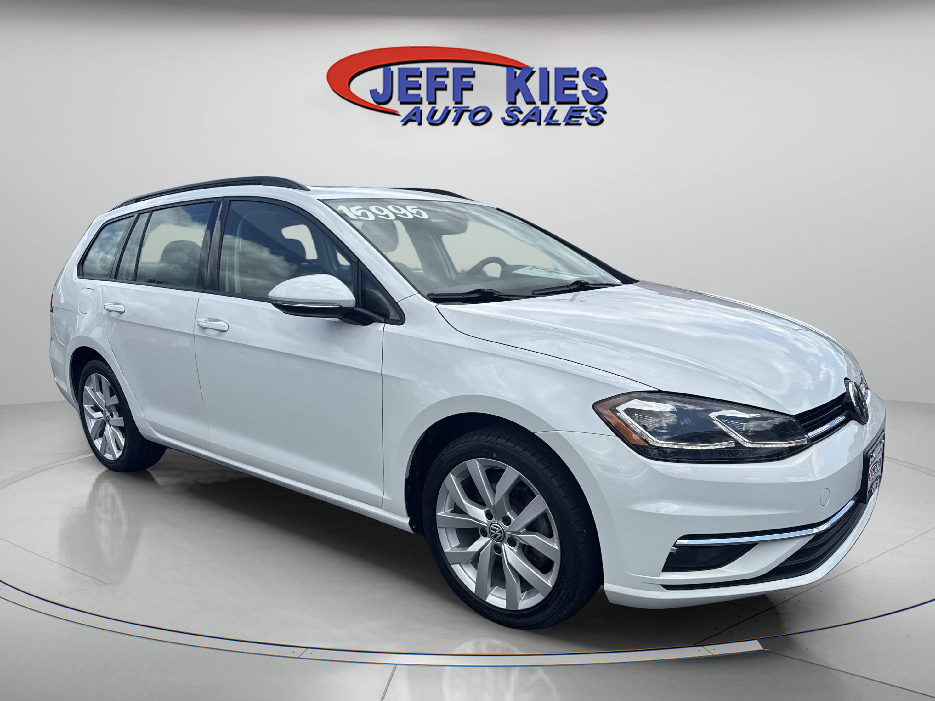 Used 2019 Volkswagen Golf SE FWD image 3