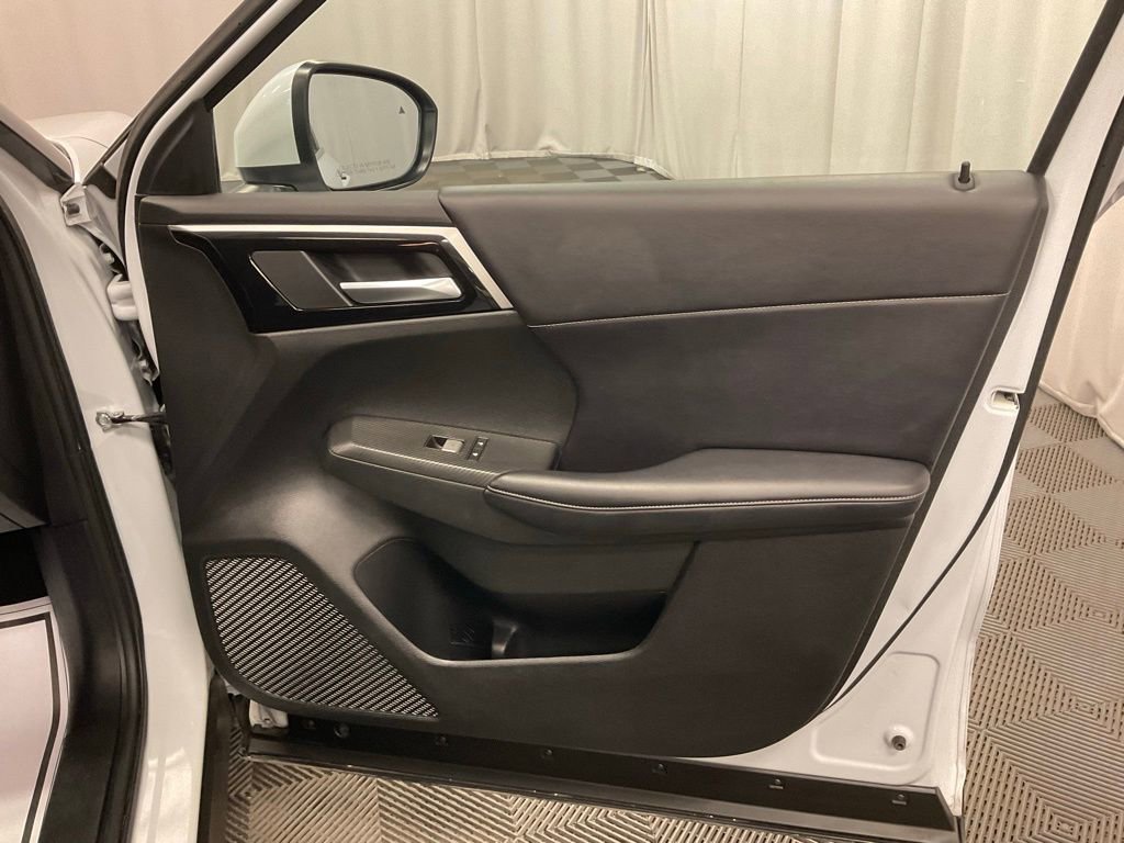 Used 2024 Mitsubishi Outlander SE image 30