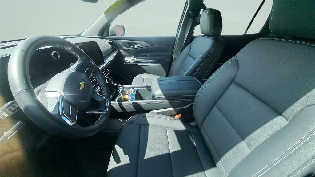 Used 2026 Chevrolet Traverse LT image 5