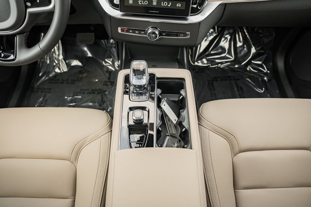 New 2026 Volvo XC90 T8 Plus image 24