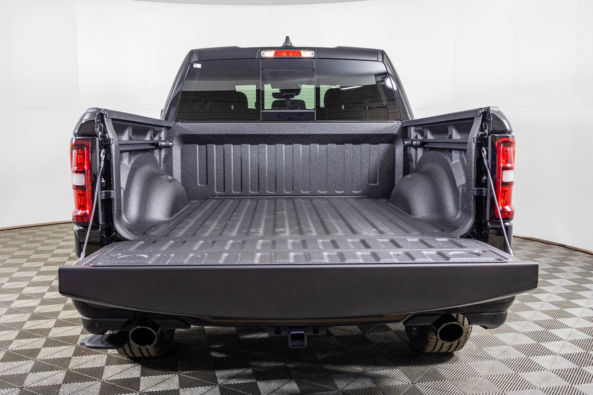 New 2026 RAM 1500 4x4 Crew Cab image 40