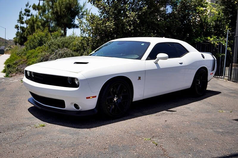 Used 2015 Dodge Challenger R/T Scat Pack w/ Scat Pack Appearance Package RWD image 6