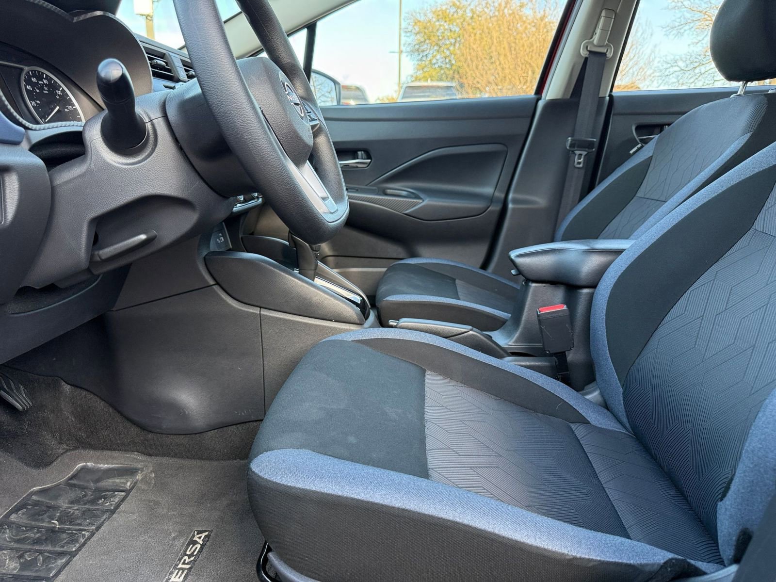 Used 2025 Nissan Versa SV image 27