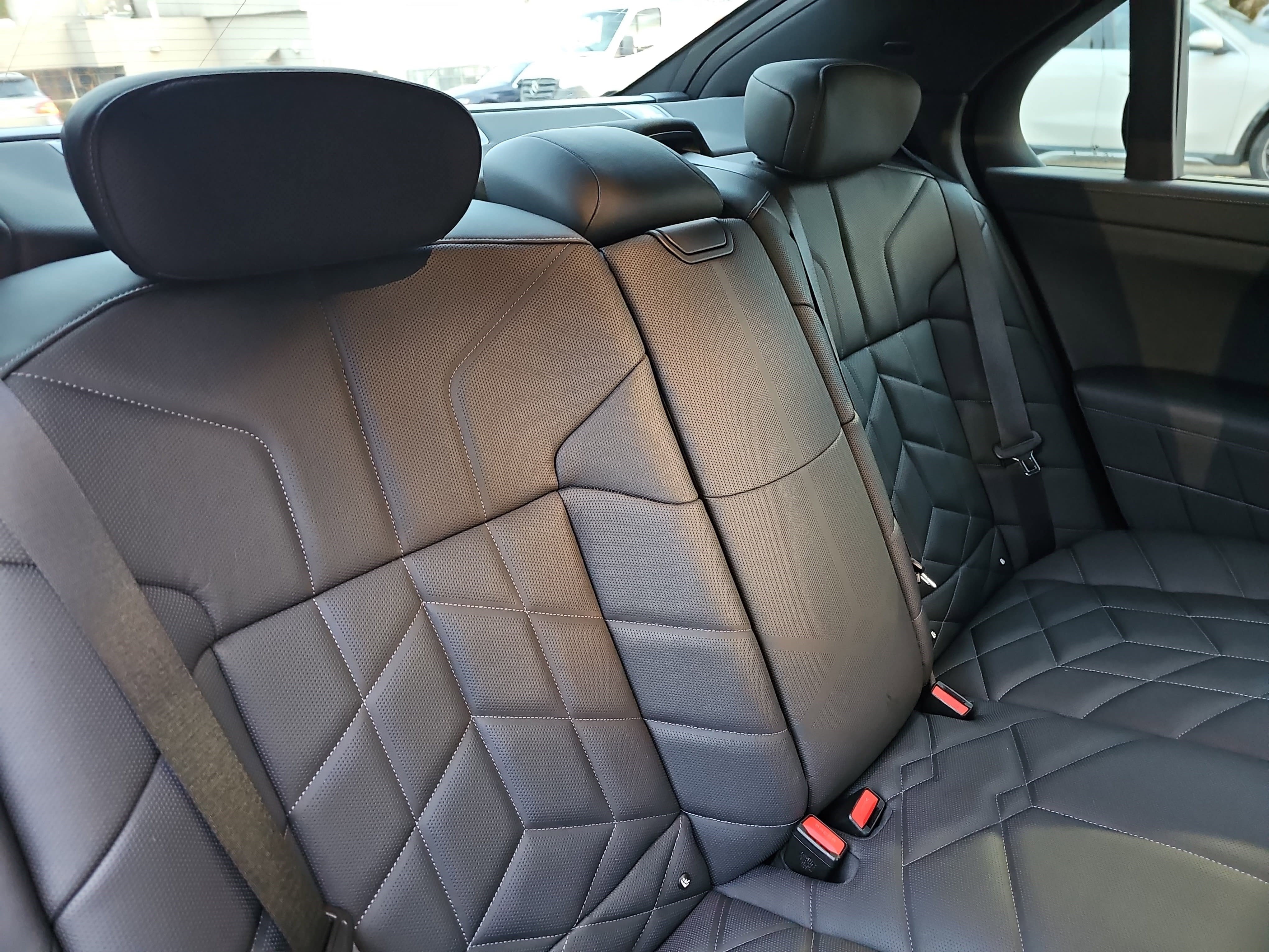 Certified 2023 BMW 740i w/ Executive Package image 13