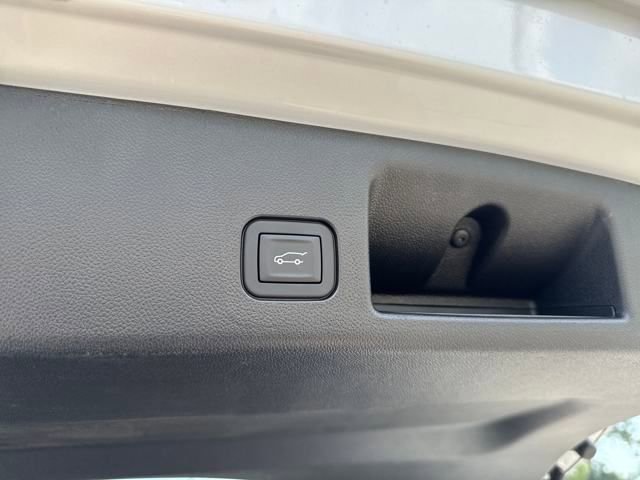 New 2025 Chevrolet Equinox EV RS w/ Active Safety Package 3 AWD/4WD image 13