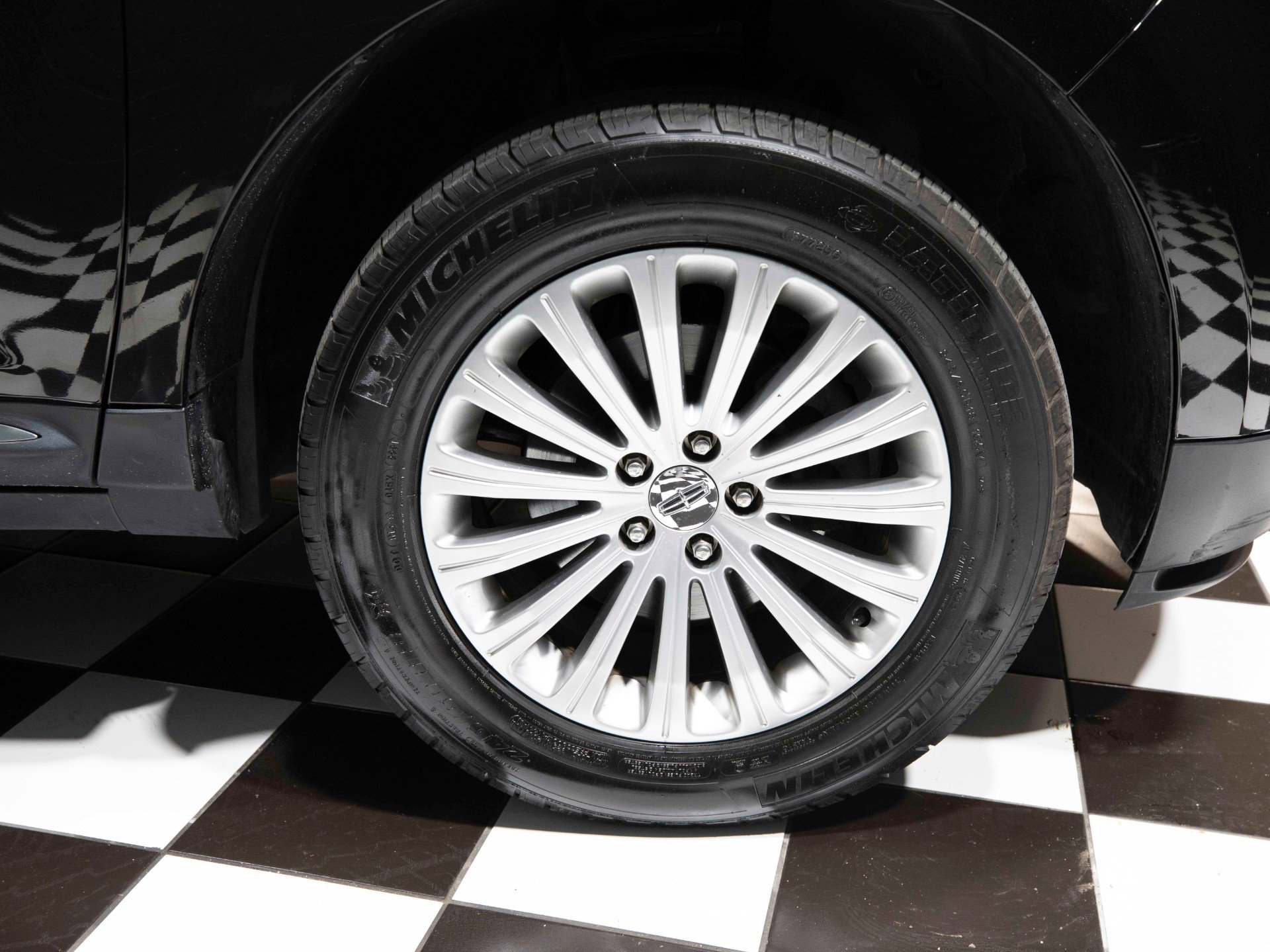 Used 2014 Lincoln MKX AWD w/ Olive Ash Wood Package image 22