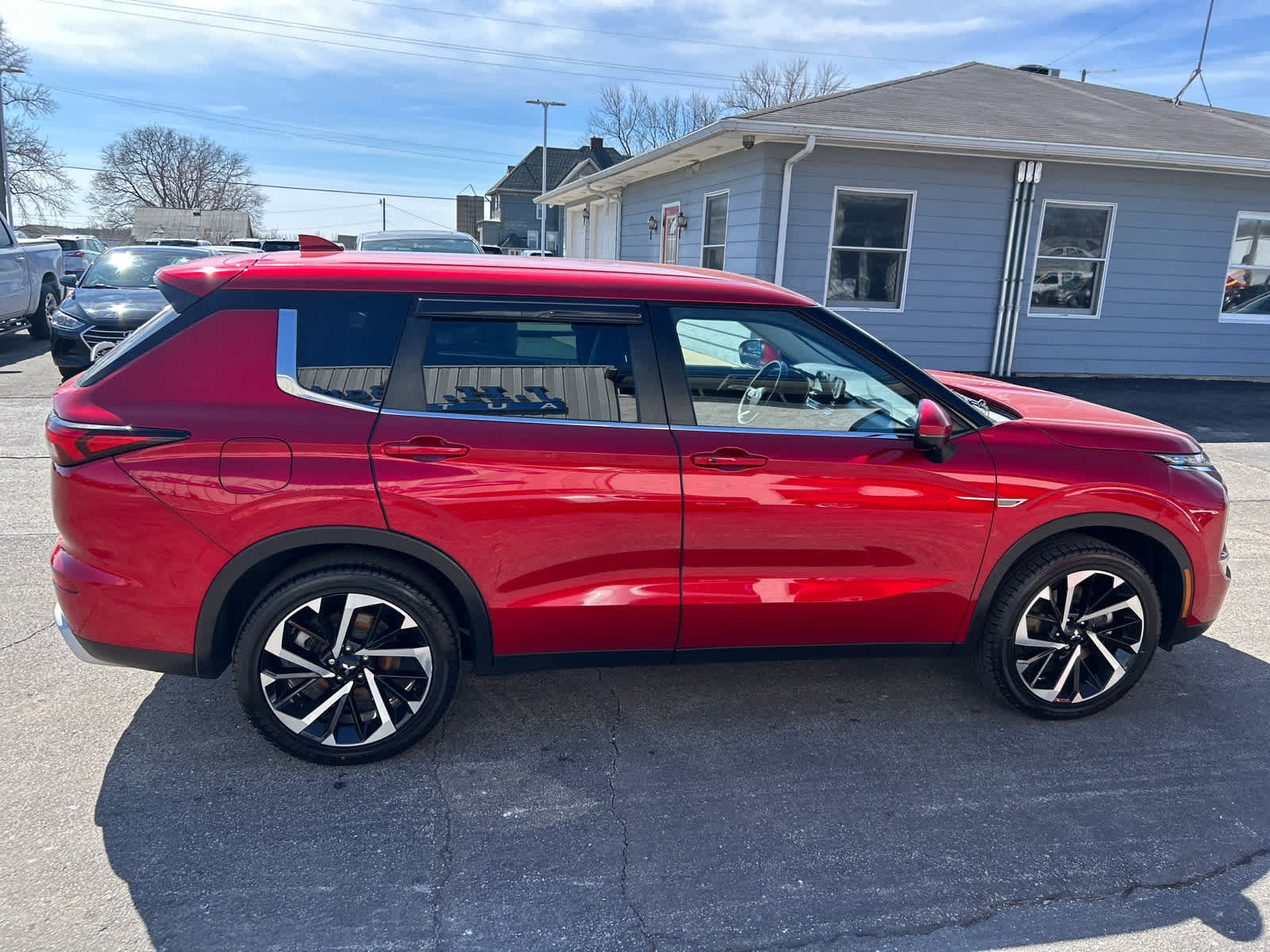 Used 2023 Mitsubishi Outlander SE AWD/4WD image 3