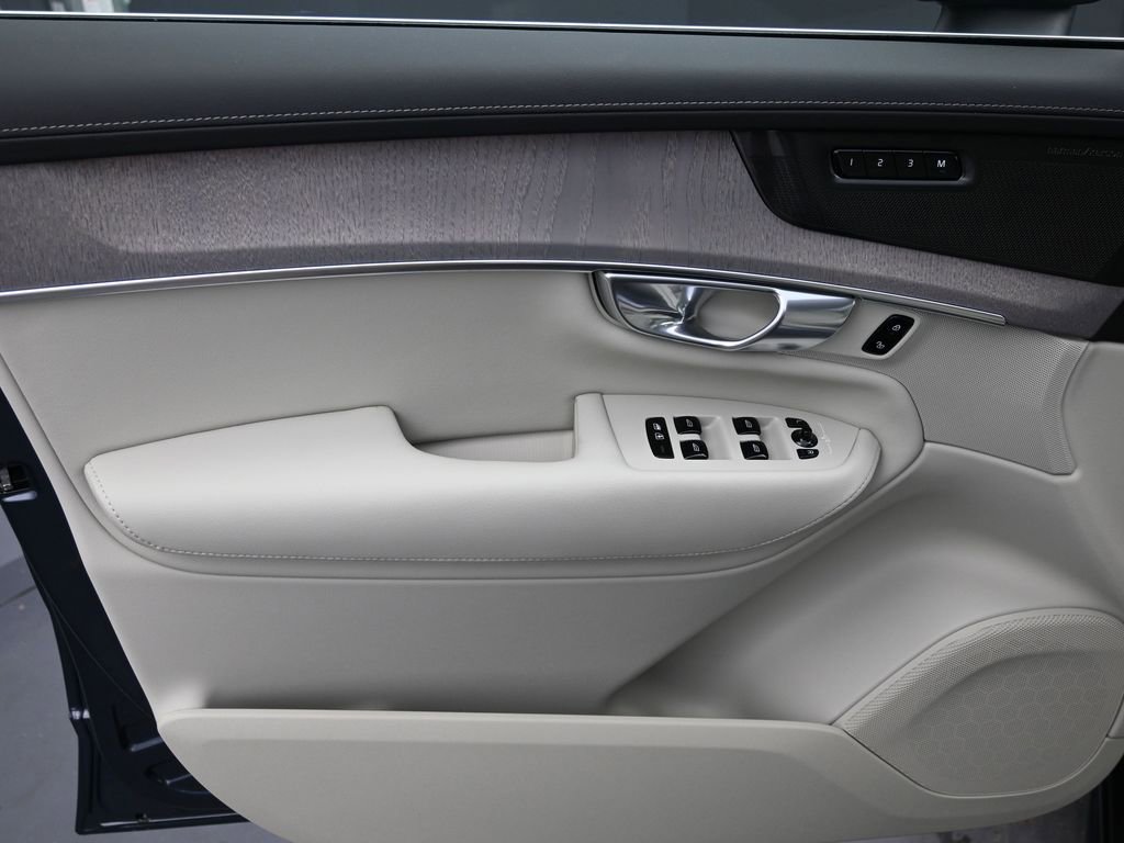 New 2026 Volvo XC90 B6 Ultra w/ Protection Package image 5