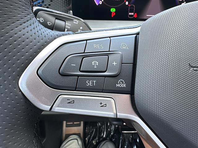 New 2025 Volkswagen Tiguan SE R-Line image 18