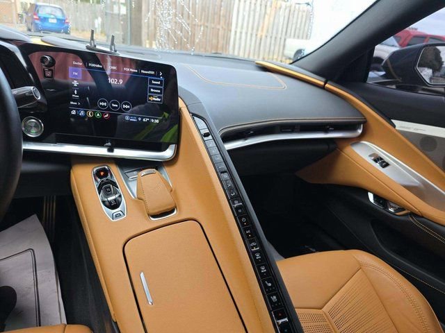 Used 2021 Chevrolet Corvette Stingray Preferred Cpe w/ Z51 Performance Package image 14