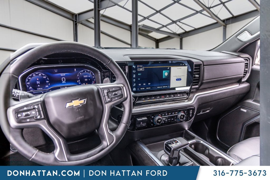 Used 2025 Chevrolet Silverado 1500 LTZ AWD/4WD image 17