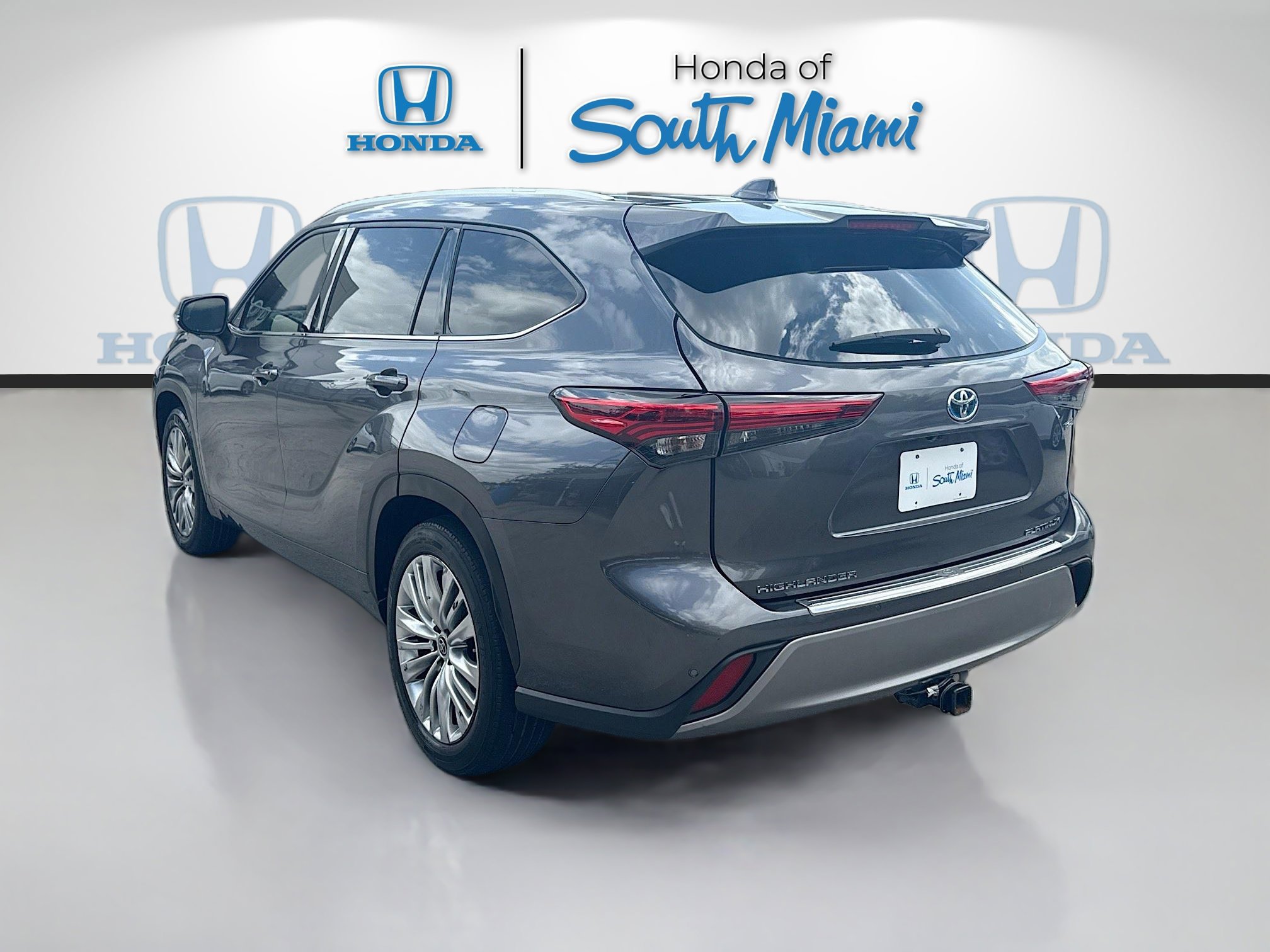 Used 2023 Toyota Highlander Platinum FWD image 5
