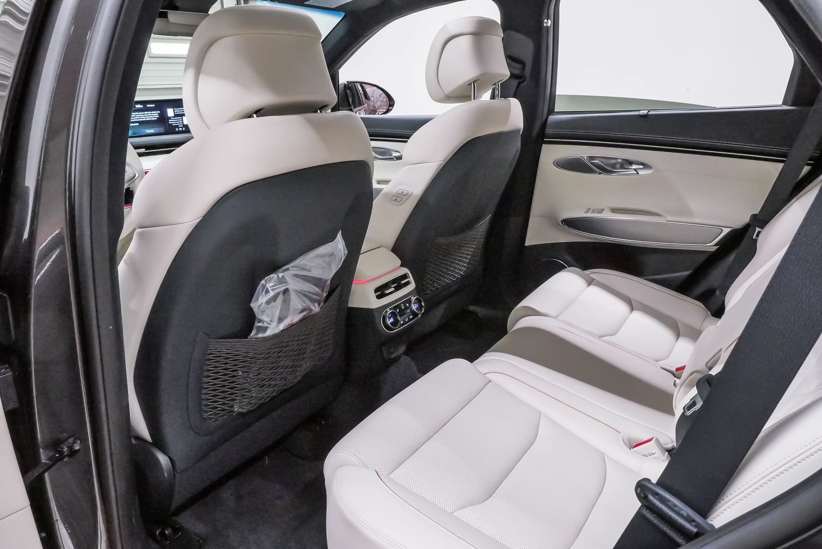 Certified 2023 Genesis Electrified GV70 w/ Prestige Package AWD/4WD image 11